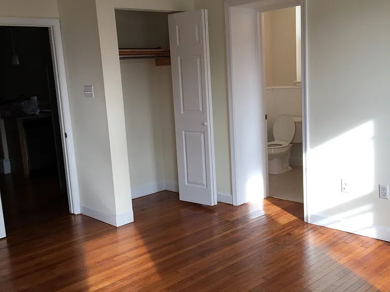 461 Martin St — Photo 11