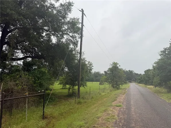 9123 Templeton Rd, Hearne, TX 77859