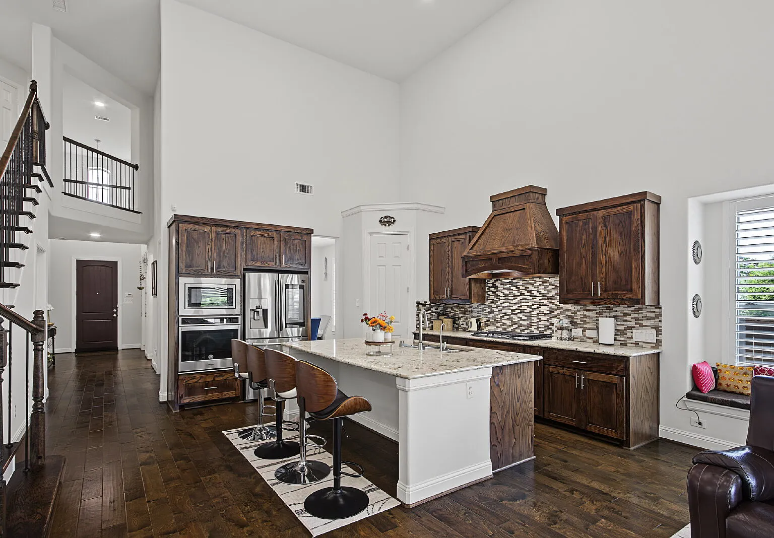 5 bed, 4.0 bath, 3036 sqft, $3,200 — Photo 3
