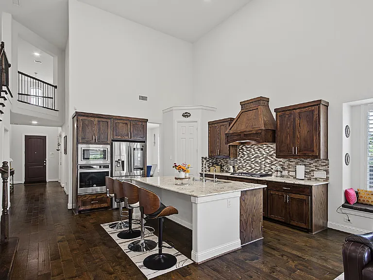 8701 Fairway Ln — Photo 3