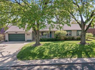 4035 N Brookmont Rd, Peoria, IL 61614