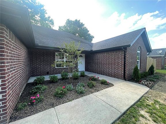4th image of 1812 S Anthony Dr