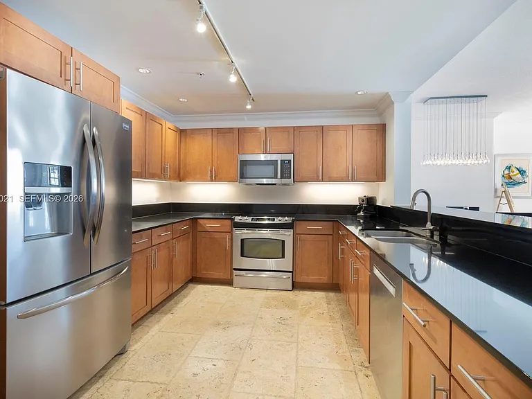 8395 SW 73rd Ave #602 — Photo 4