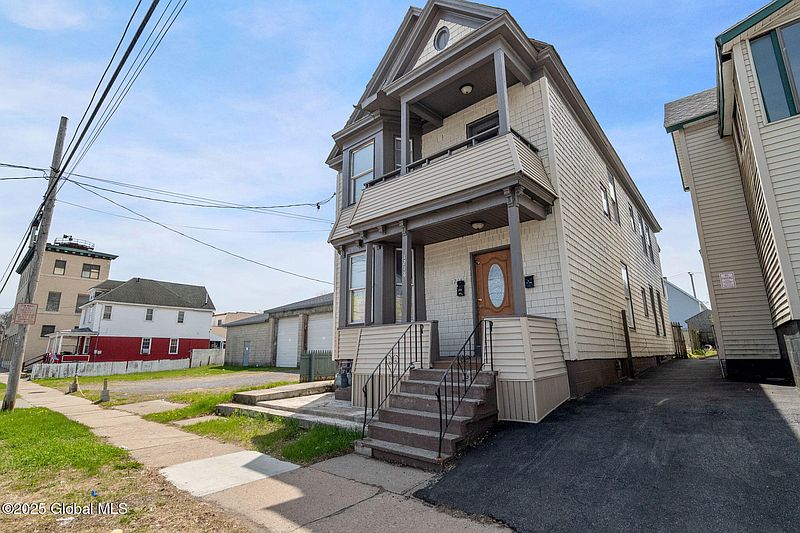 3rd image of 1218 Albany Street