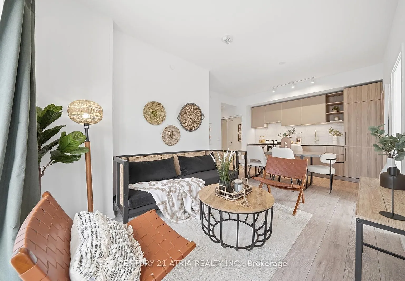 3 bed, $4,000 — Photo 1