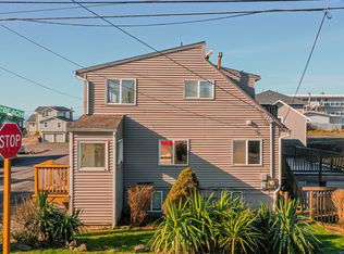 531 NW 32nd St, Lincoln City, OR 97367