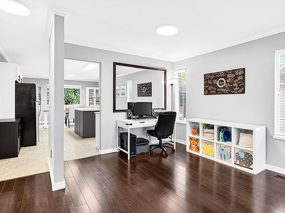 5th image of 20126 Wanstead St