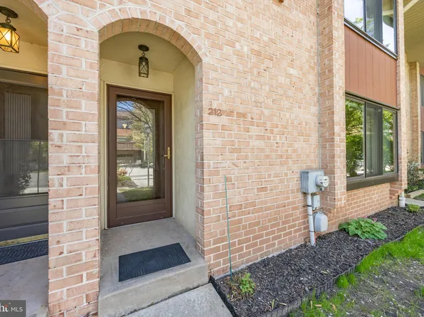 212 Stonybrook Dr #212, Norristown, PA 19403