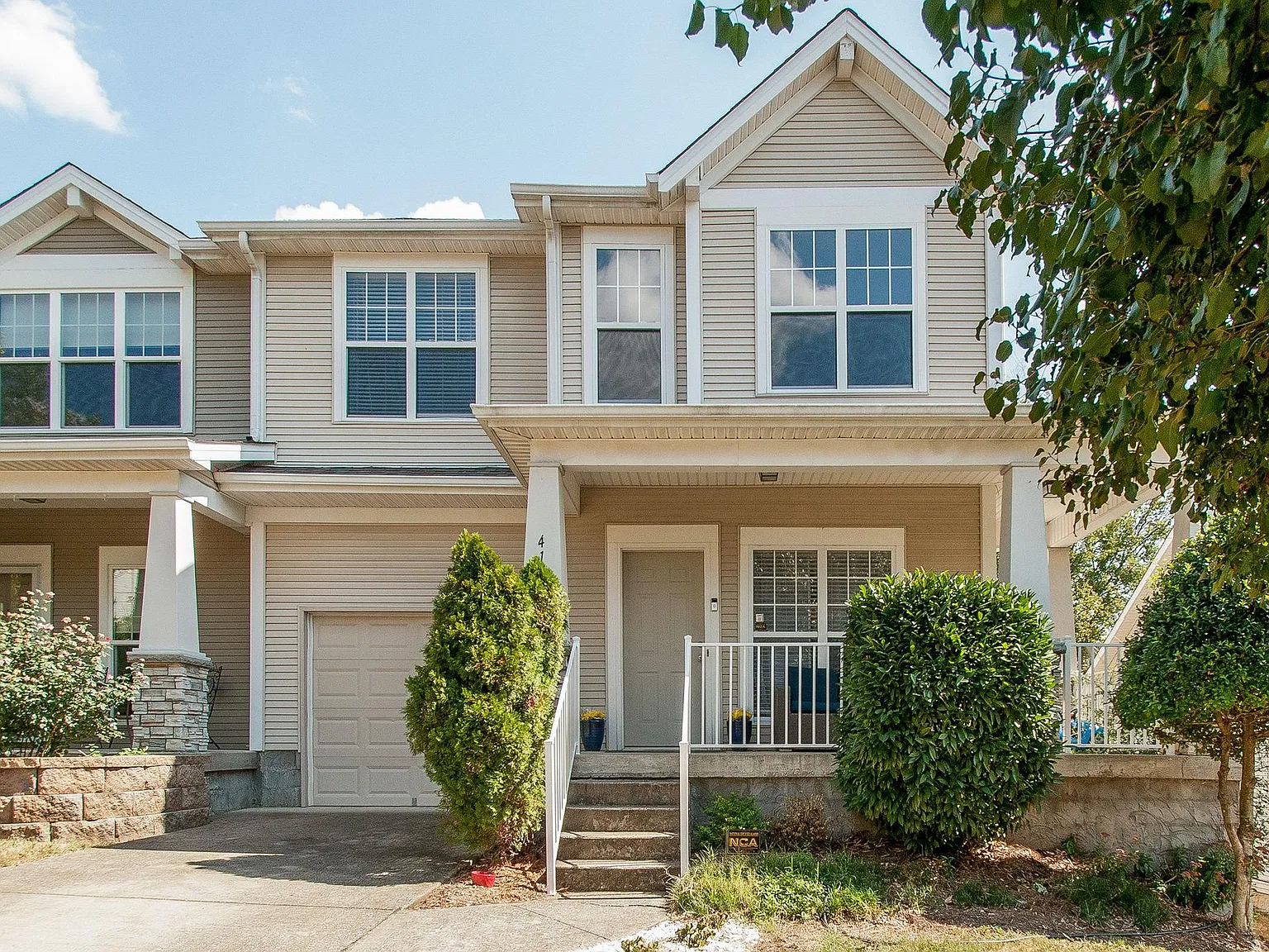 411 Normandy Cir — Photo 3