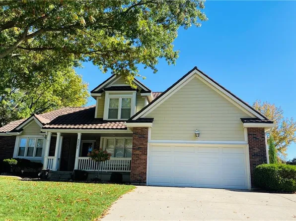 5221 NE Fairway Homes Dr, Lees Summit, MO 64064