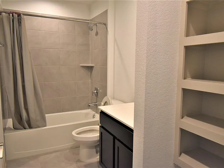 4023 Yonkers Valley Ln — Photo 9