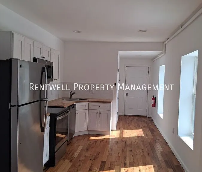 120 E Main St #15 — Photo 3
