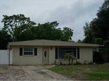 1st image of 121 Laurel Dr