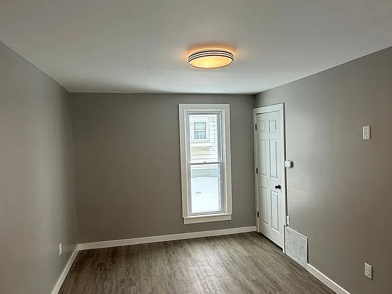 276 E Chicago Blvd — Photo 6