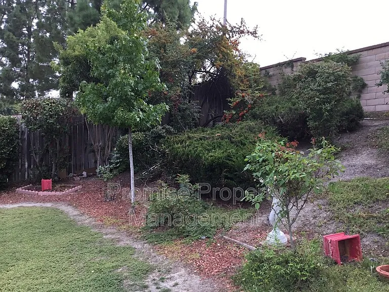 5247 Hubbert St — Photo 16