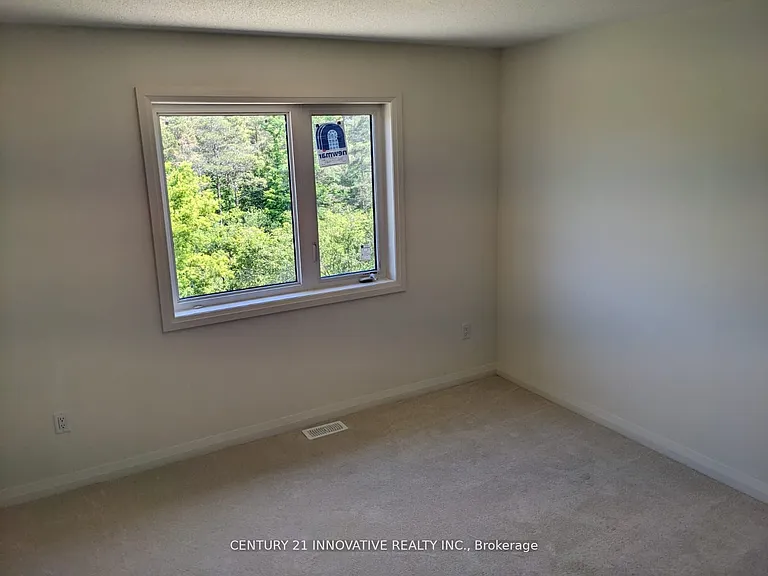 38 Lahey Cres — Photo 6