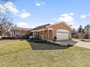 1032 Longmeadow Dr, Glenview, IL