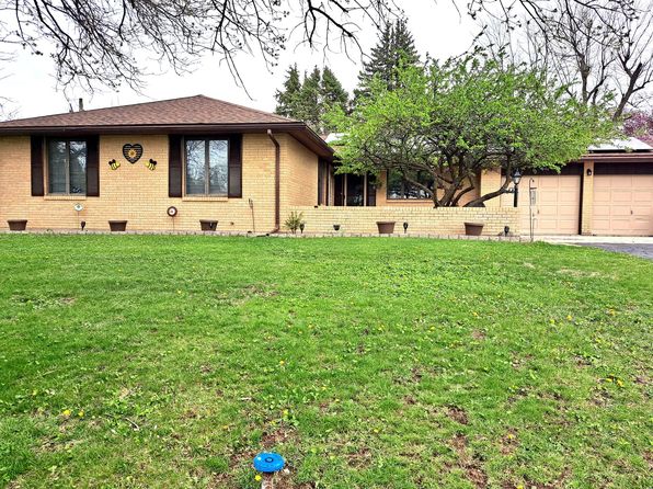 946 Stover Ave, Milledgeville, IL 61051