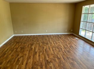 750 E Shore Dr, Pekin, IL 61554