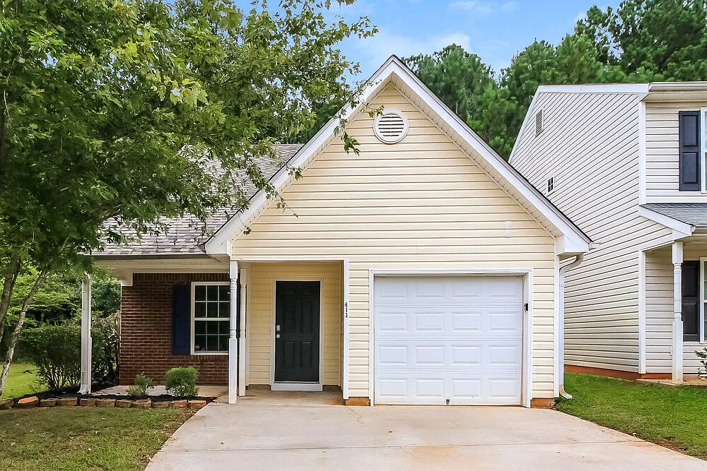 3 bed, 2.5 bath, 1481 sqft, $2,360 — Photo 1