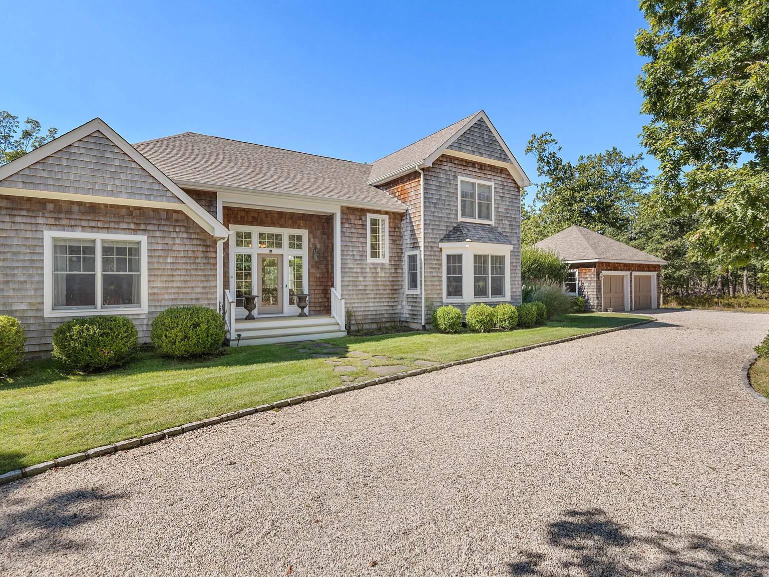 Amazing Four Bedroom Traditional — Photo 2
