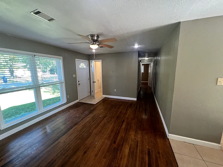 2107 Lookout Ave — Photo 2