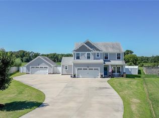 105 Canterbury Ct, Moyock, NC 27958