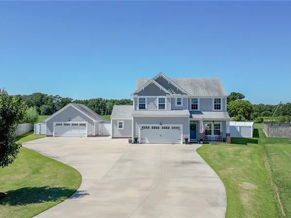 105 Canterbury Ct, Moyock, NC 27958