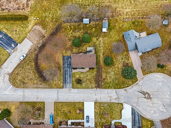 2nd image of 284 Manor Rd
