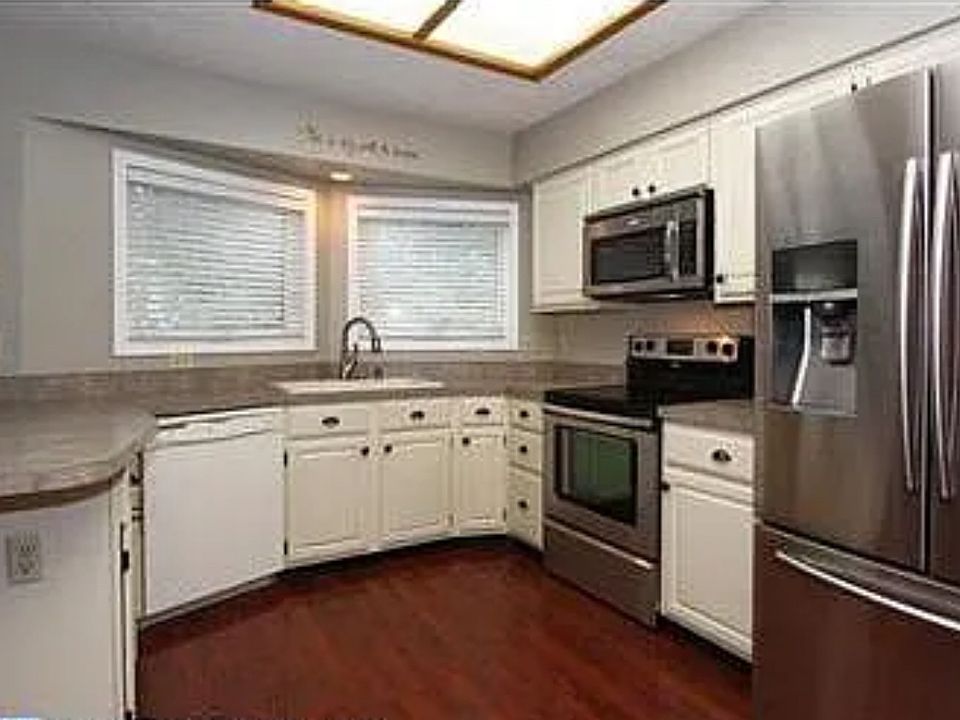 2nd image of 6000 Duxhall Ct