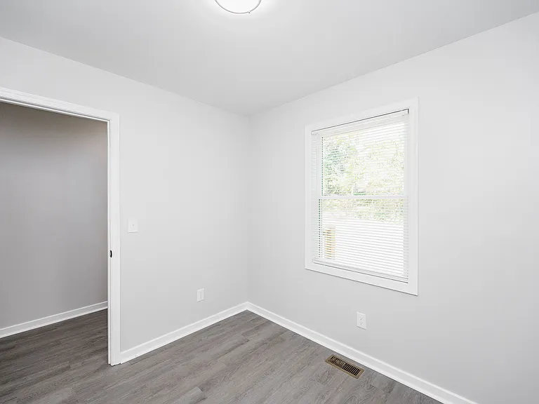 1008 8th St — Photo 14