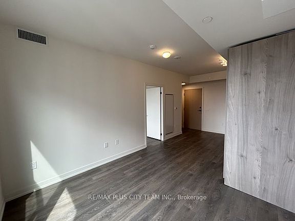 4th image of 181 Sterling Rd #1109