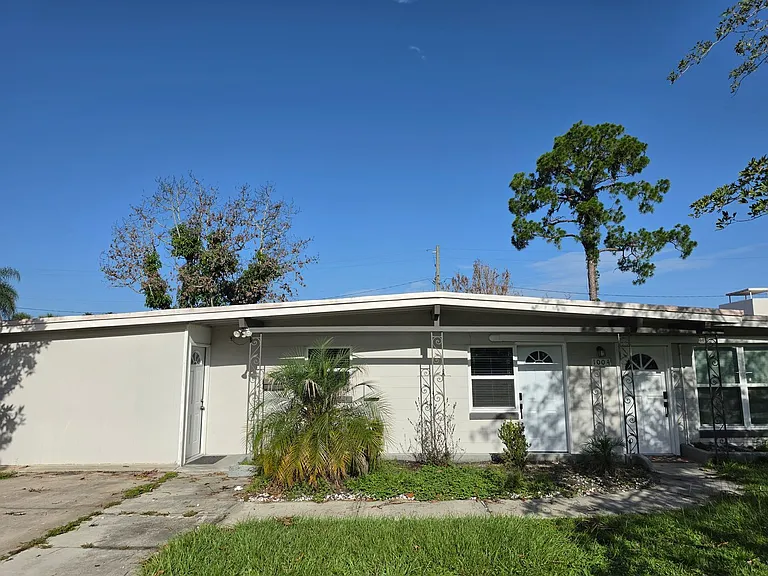 1004 Catherine St — Photo 1