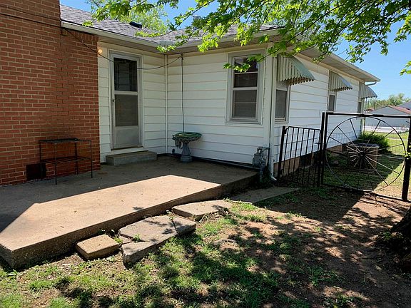 2nd image of 504 W Anthony Ave