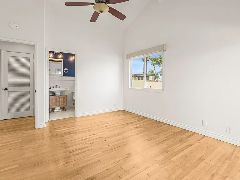 4866 Santa Cruz Ave — Photo 15