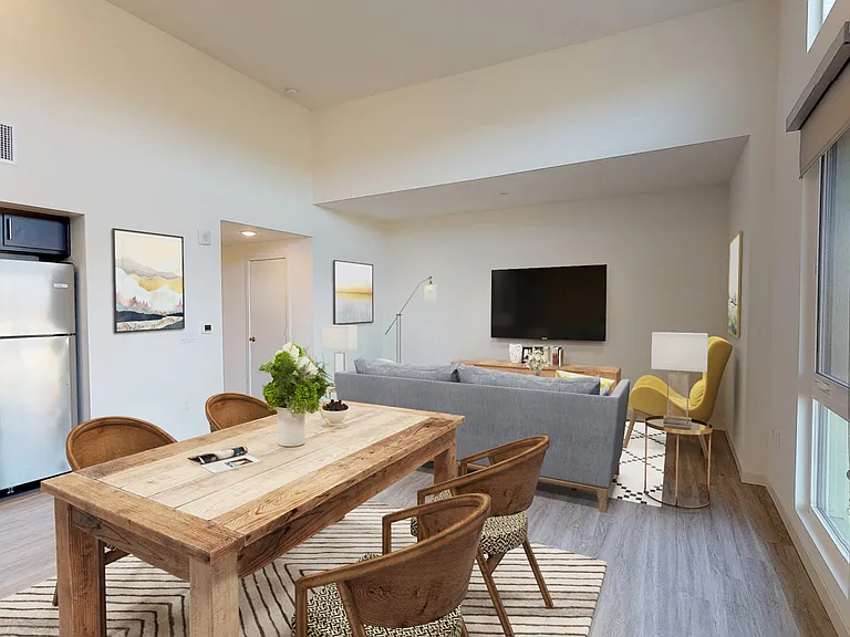 Creekside Apartments — Photo 6