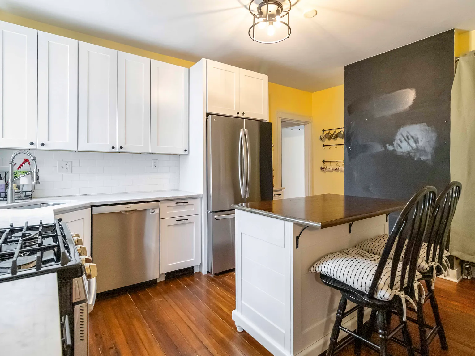 3 bed, 1299 sqft, $3,600 — Photo 2