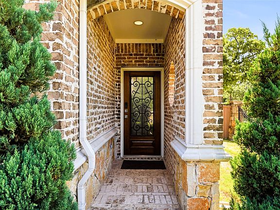 3rd image of 704 Davinci Ct