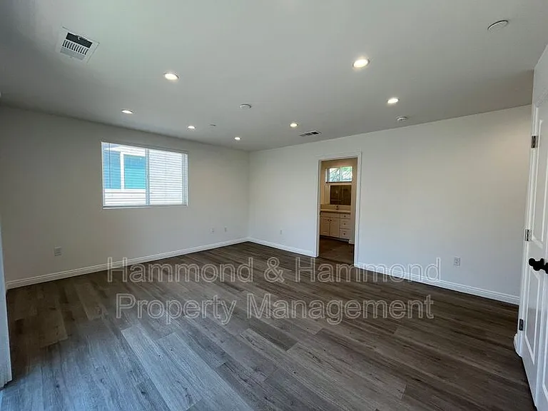 12680 Bradley Ave #9 — Photo 22