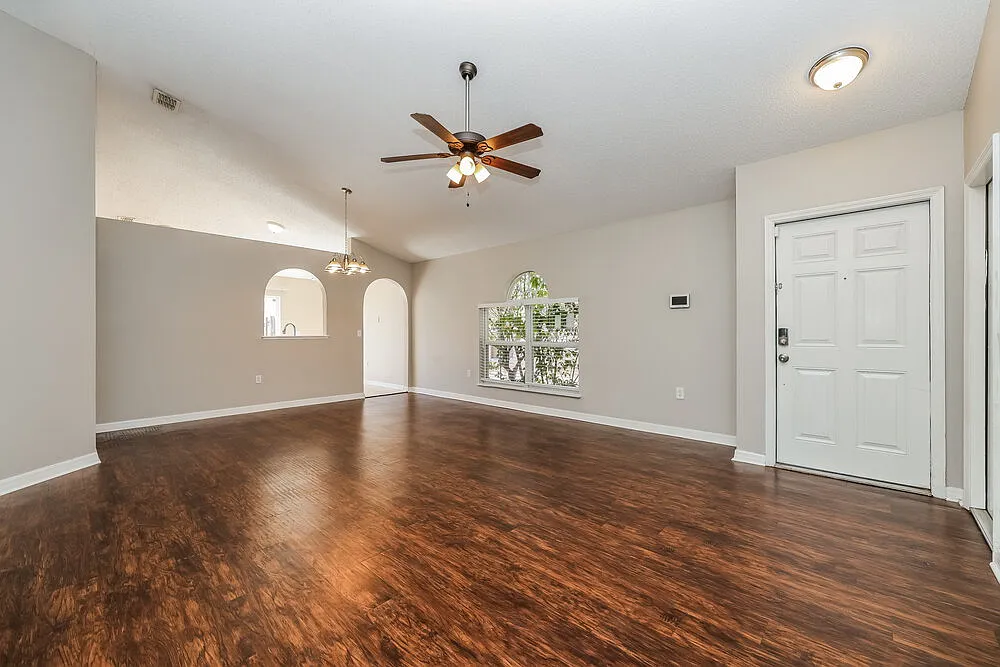 3 bed, 2.0 bath, 1292 sqft, $3,250 — Photo 4