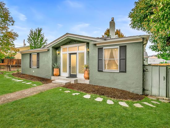 811 Iowa St, Ashland, OR 97520