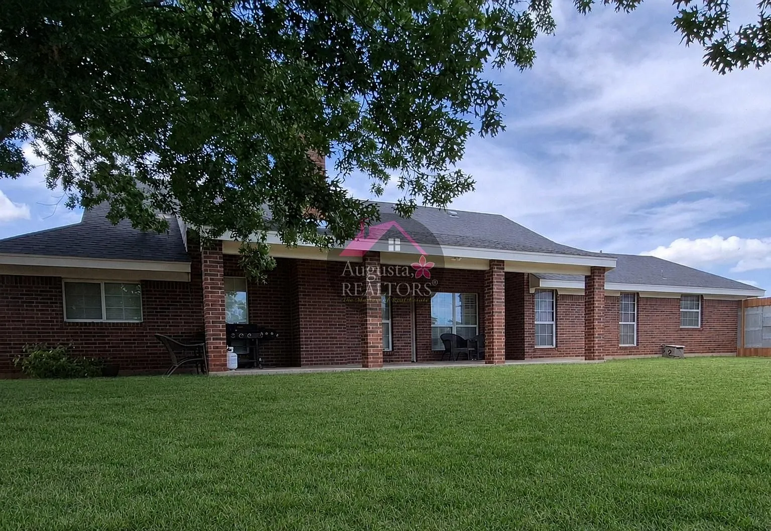 Spacious 4 bedroom home! — Photo 4