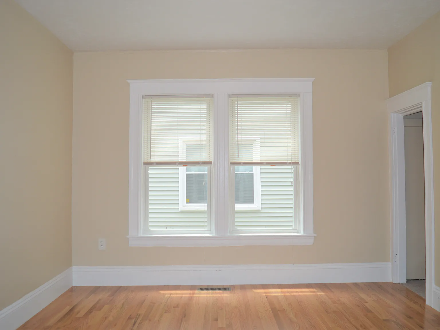 98 West St — Photo 4