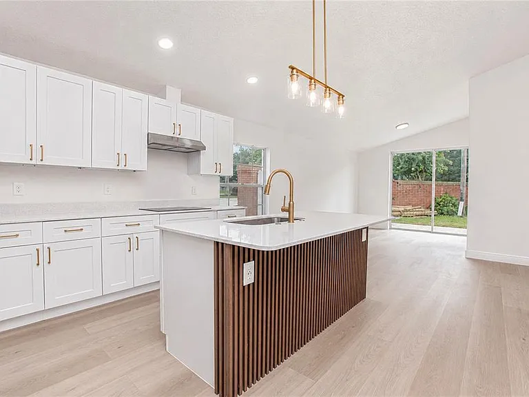 2039 Shannon Lakes Blvd — Photo 8