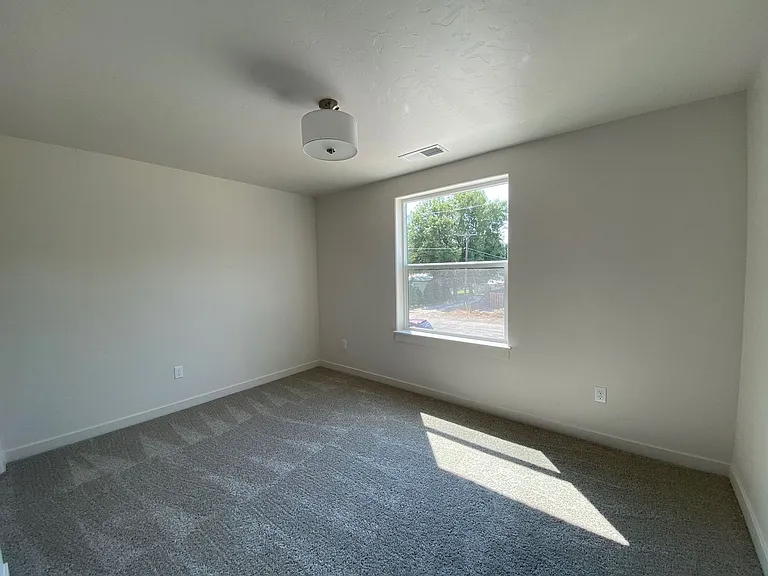 220 W Maple St #B — Photo 11