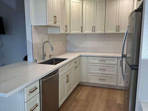 4th image of 409 Kenbrook Cir