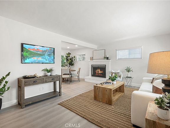 4th image of 424 S Lilac Ln