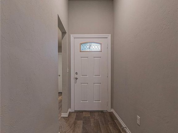 3rd image of 1303 Pebble Pond Dr