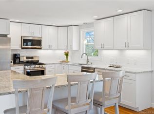 5 Chelsea Dr, Cromwell, CT 06416