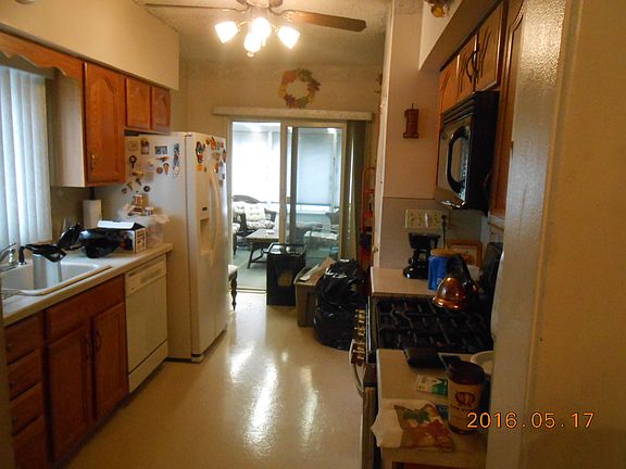 3rd image of 27 Crafton Ave